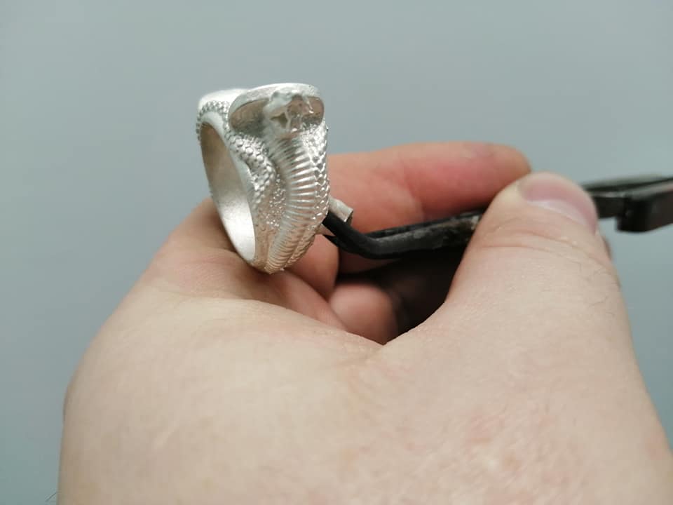 Кольцо отлитое при помощи модели изготовленной из HARZ Labs Jewelry J-Cast