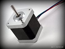 Шаговый двигатель Nema 17 для 3D принтера Felix, with 1,5 wires, short motor, flat shaft (150 027.0)